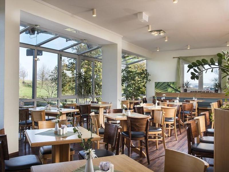 3F437651009704BD43AE616E675D6684