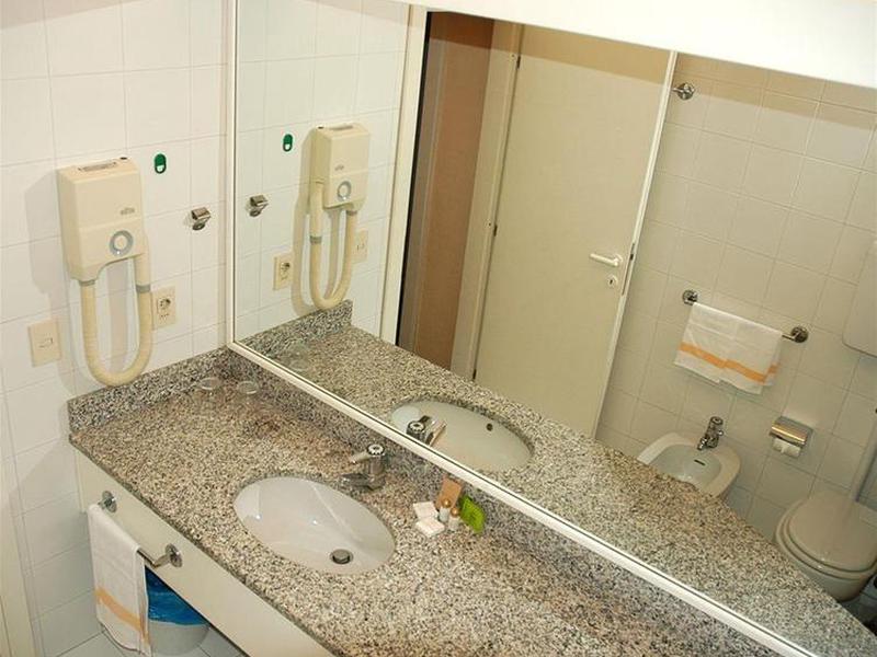 1E8D66F35DA4434DDA00831F59DE9EDE