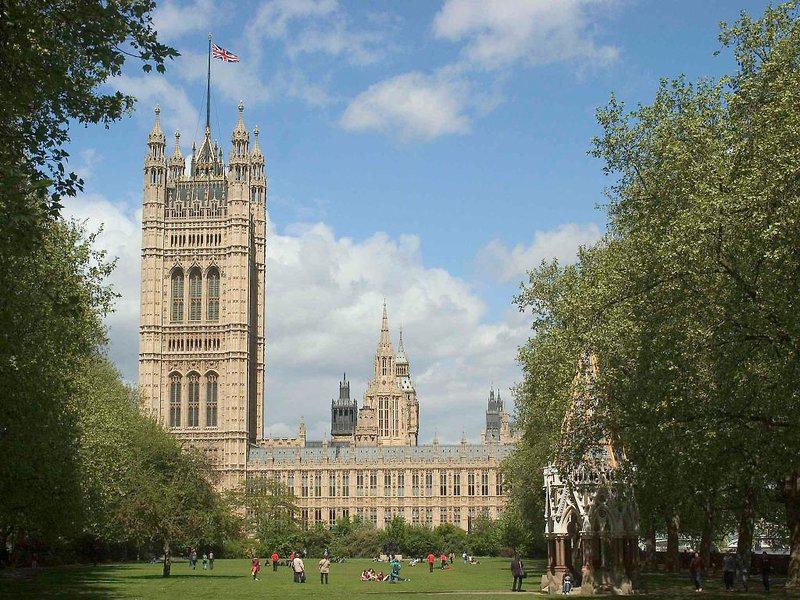 810B51FD2CC44041DADE80FC542E34C1