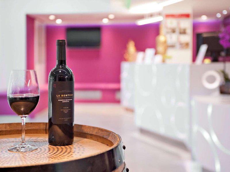 7043001A404211ED8CAB995BE81DD373