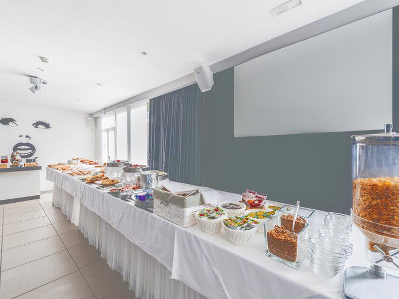 DDBAF1902DF3CE42D84B6D1120D2836B