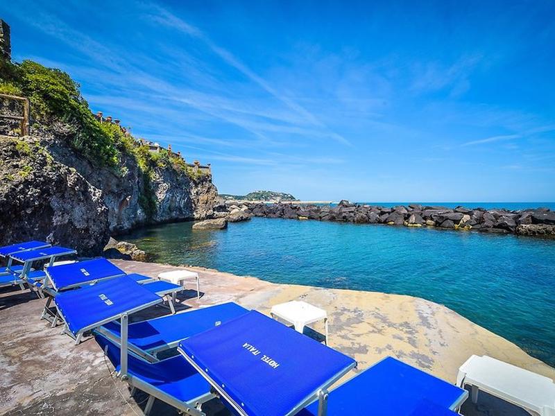 598BD7BB84B58F99A32494D94473D522