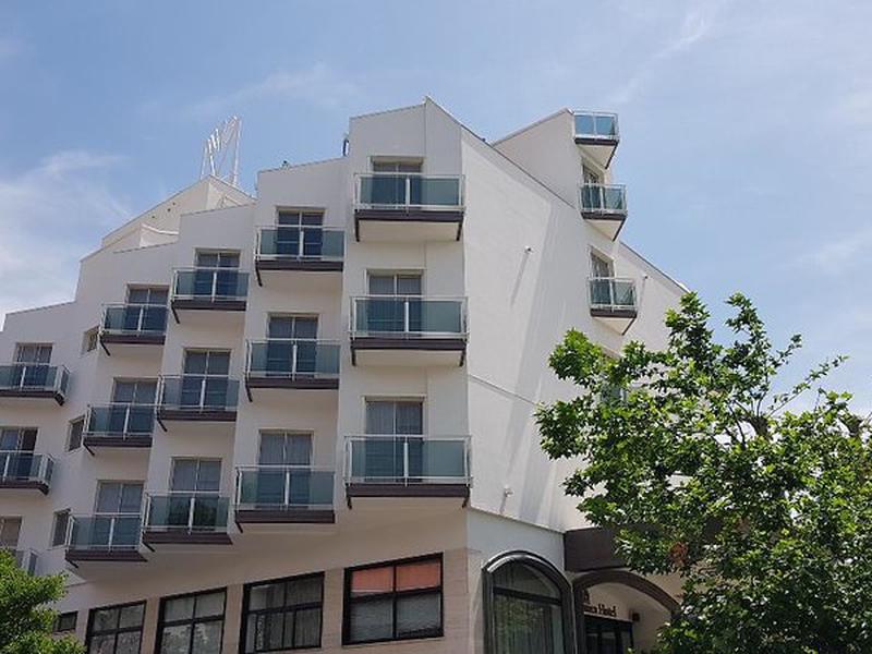 76ACED1B410644B2F828EB211708B76E