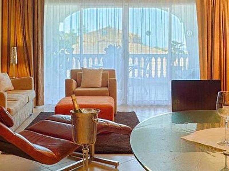 D0CDF7D71A22F9219C2C3054AD3FF3FD