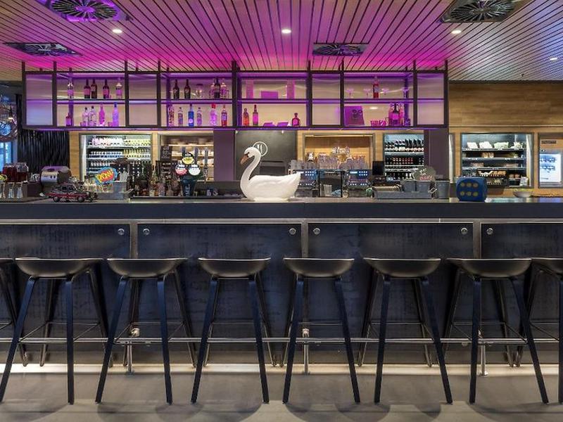 BEE558D0AFFFFE5FB67F0706CE0B9A33