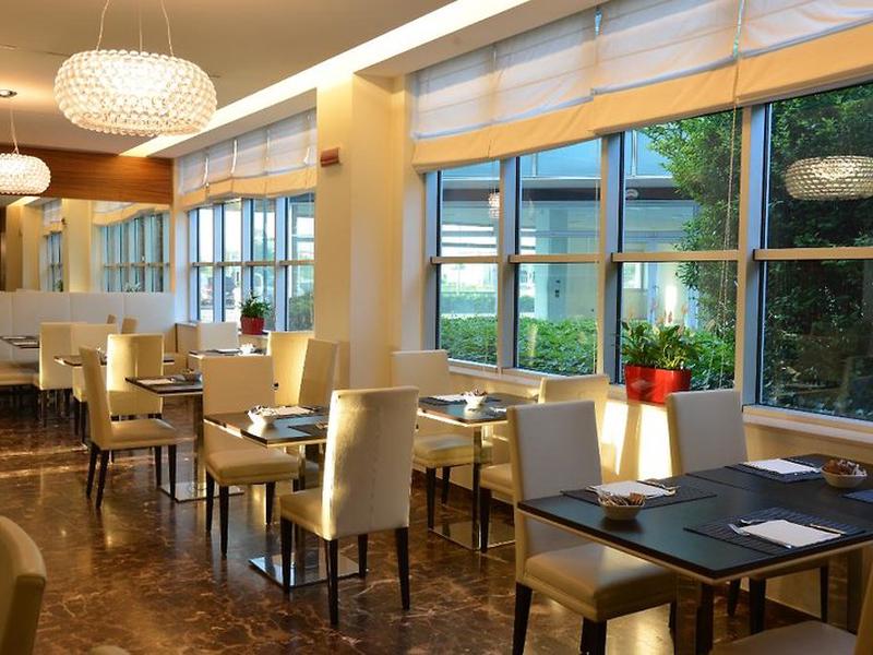 1902AEA2FA6B503E8E44A2044D8A6561