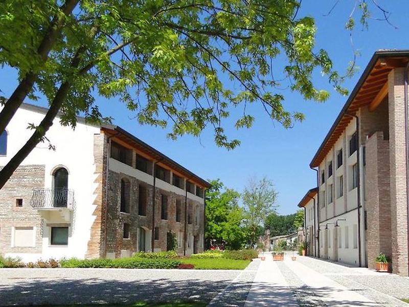 9722E120FB0D478C4B1CF6FAD7958FF8