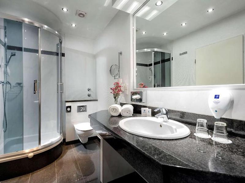 AC90EE9CBA0BDF7D4D9F313C81C3E89F