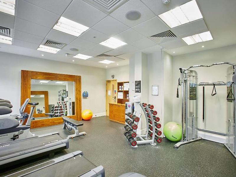 8BE4FF900C890F42A43812CE9BD55F1B