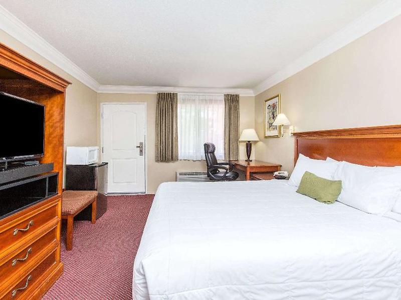 895E6F4F4AD88F6A1041267E1E35D47E