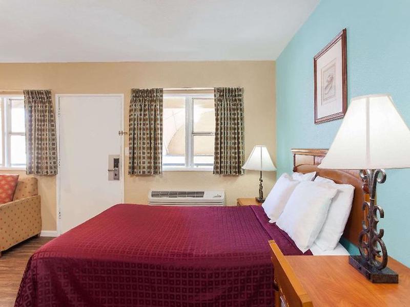 Travelodge by Wyndham San Diego SeaWorld