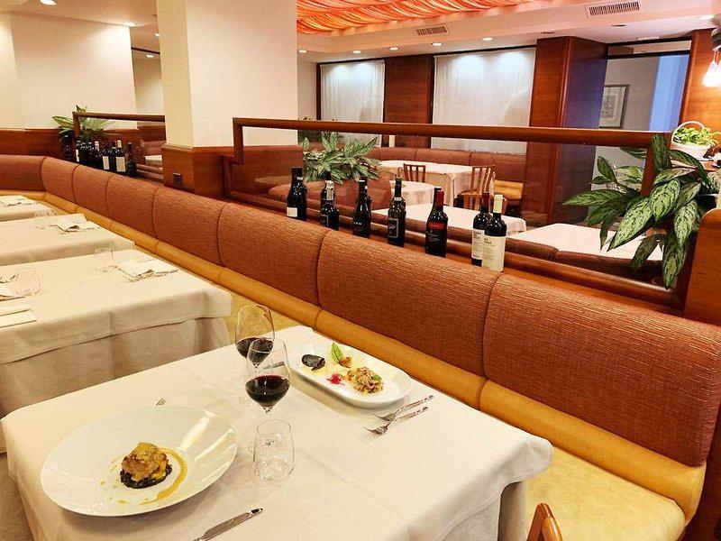 4317AA4BA4A641C5CE20657F2E350BD9