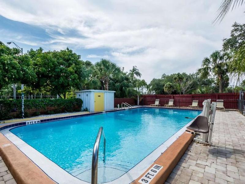 A9D56E9A9F039F4B4D0F8D6528ED5373