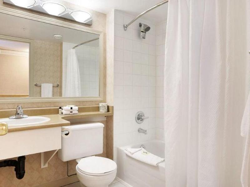 27CD04136E7F03A04EDE5BC85761195D