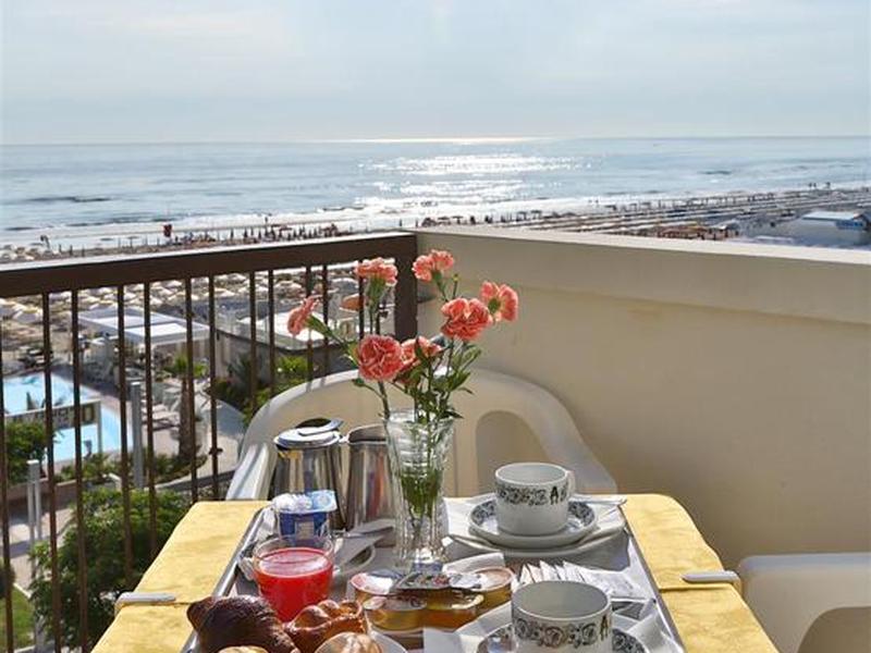 853B564B2295E2C3B63BD1003F8AE83E