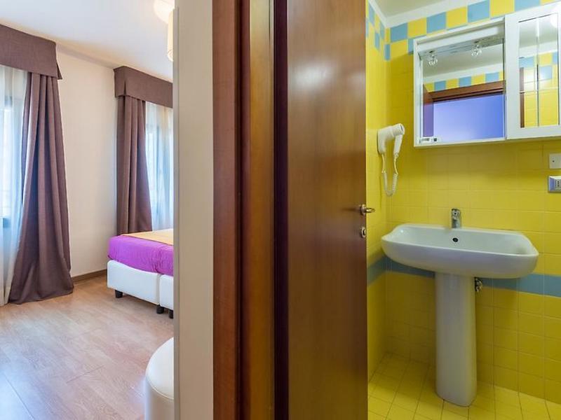 B32F3E870371506EAEAB58370A76479E