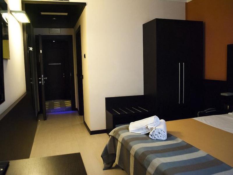 C6FE4EBBFD5C5B40565923ACF2658F17