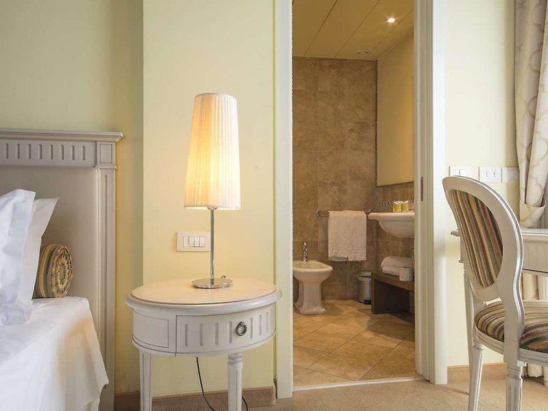 233DA38A187D538526EC54AA79E1818A