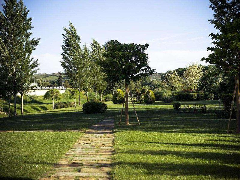 81870F0E00F0E452955BAF16201D8BF2