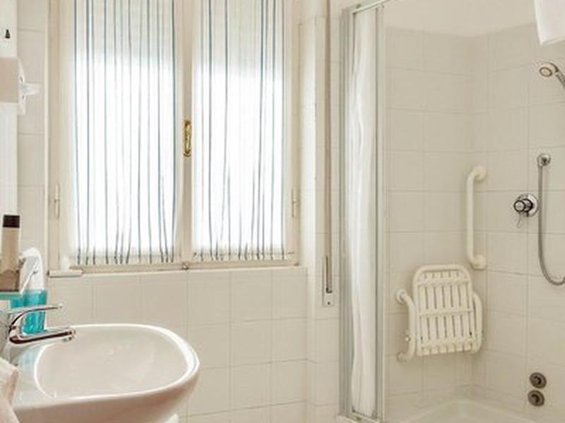 AEE7AF687F176F2685D132C10B4E16EE