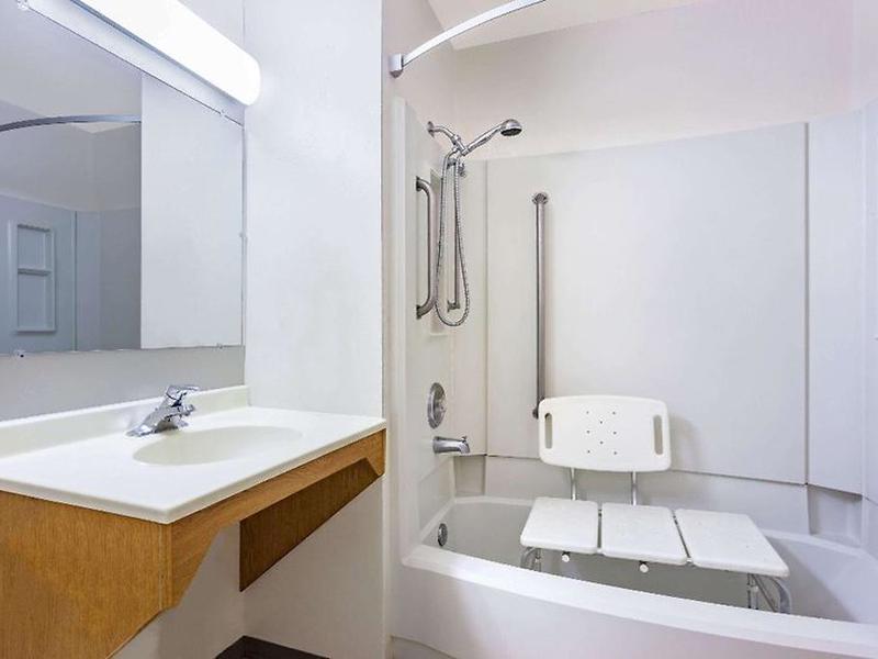 22AB87632F1A366FA864B5B83A5EAD75