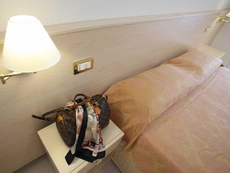 79B053A8185AE5D46B2BB1C2B13DA57A