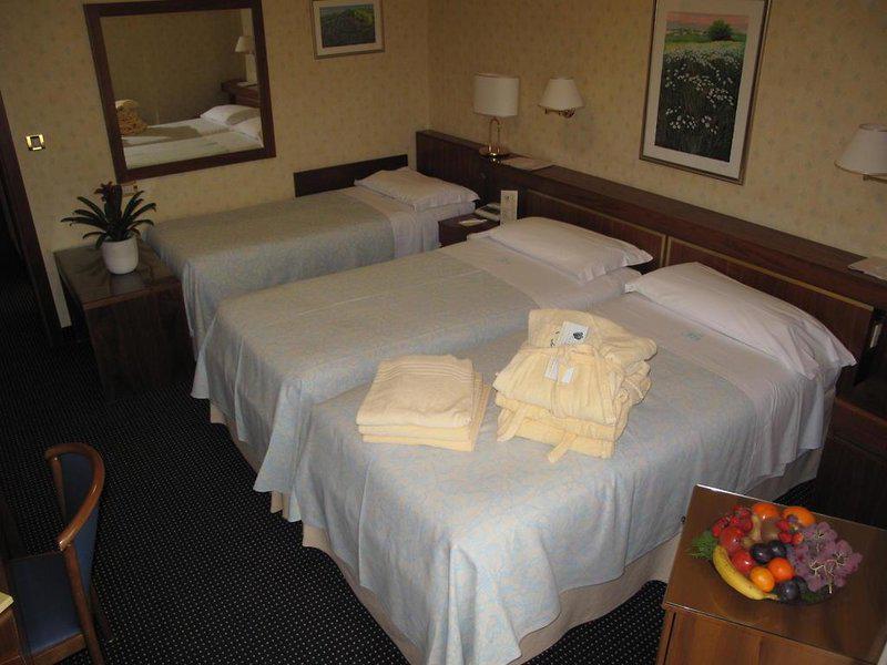 BAE0BE75EC7059FF60FD9A4FE030C868