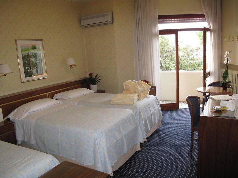 7106CC893DB611C0B0D184FA5075A6BB