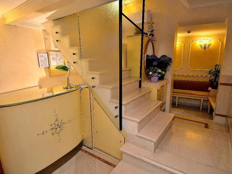 4D1C19F6FB8AAB28462E89CCCE83F009