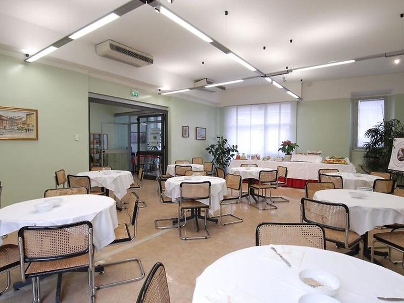 B095CDAC88DDC54338C8A76336882A09