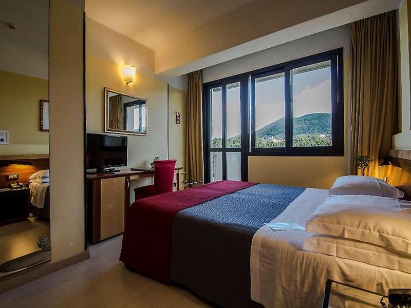 57E4A8CE21E03BB0E57EBD11F6F720E0