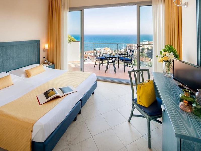 71CCB2CF6BBE9B62AA8B12258096BDC1