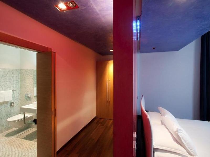 90501AF5B457333AB3B1F7AF83354873