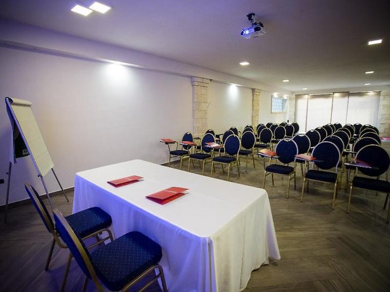 2211FE9FF66F372BB1078FBA08CE106A