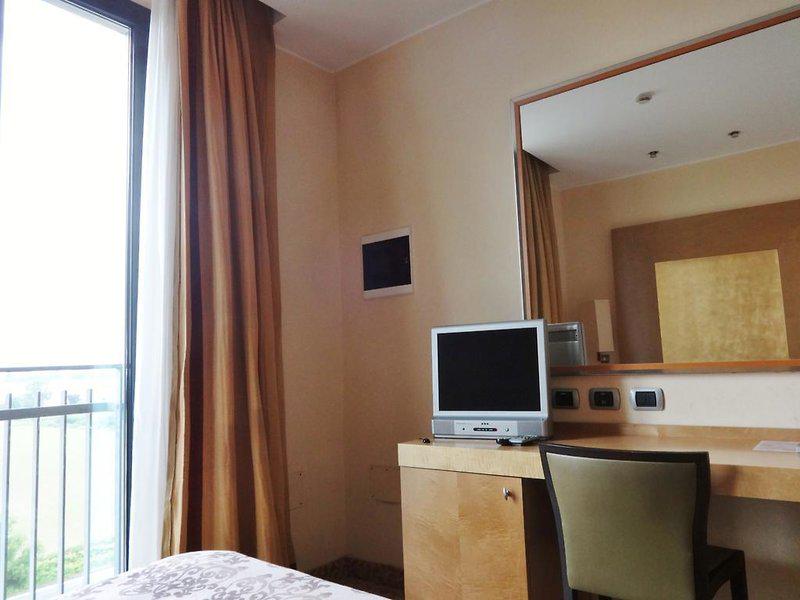 5F0E095536B480A936FFC8794DC5A541