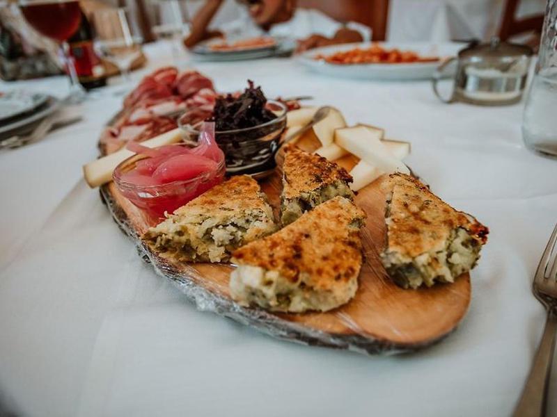 56A827127F5912DF35656659BCBE0698