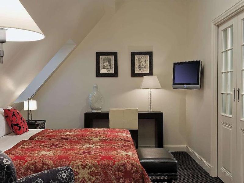 7C0C5F48F64C3D2D5961A0DE011F4019