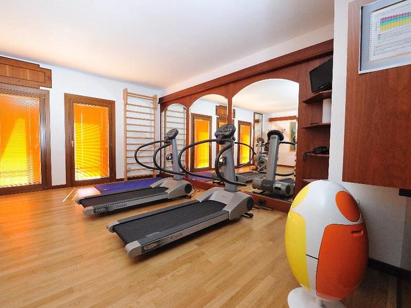 76DC62DF953D39684310E5E8AEDD7A4E