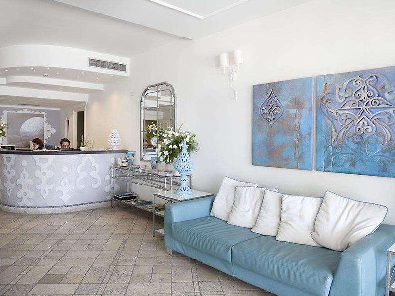 32BD2F66DF1FA71FF2348693ADF0401E