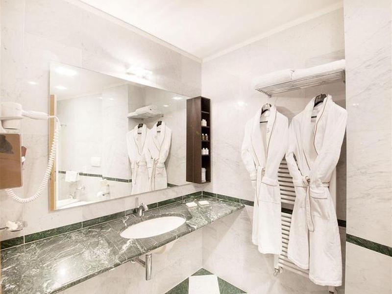 D247CD71A3F93672F544650D9AA728C1