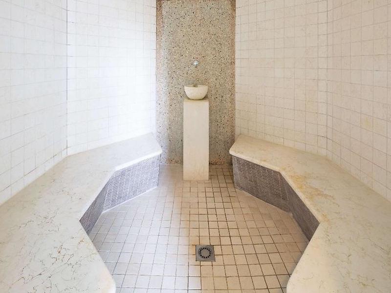 C8032251646FA64AA7F5877B9BD20658