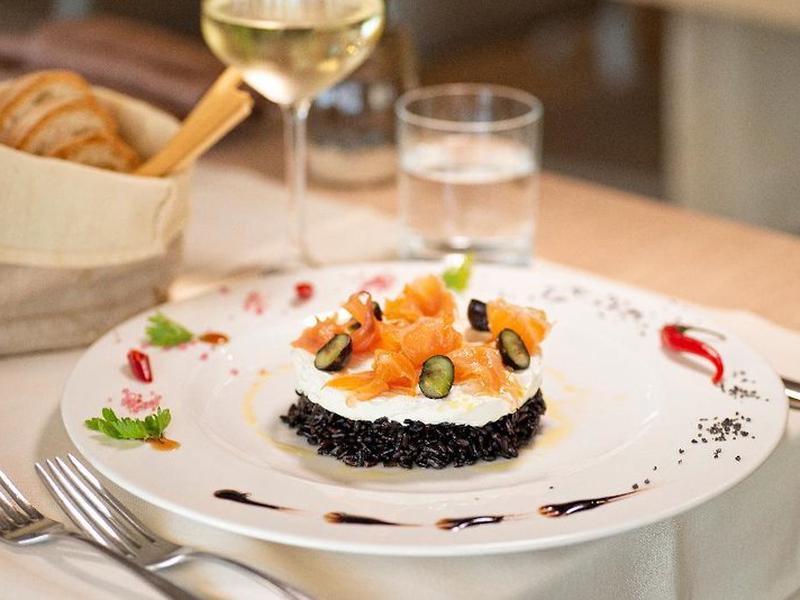 7CEAF9D5300B656AD7081B5AA768F575