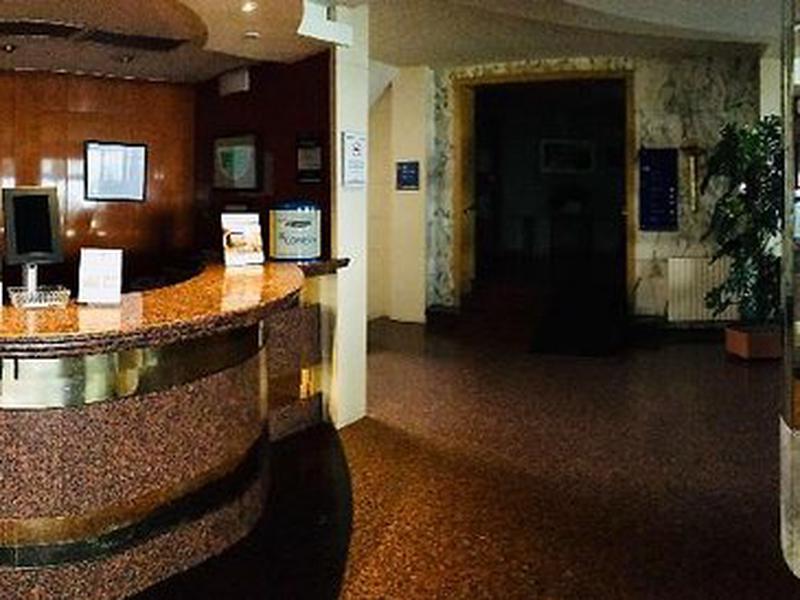 ED809A4989E41851E5260A4EF5409403