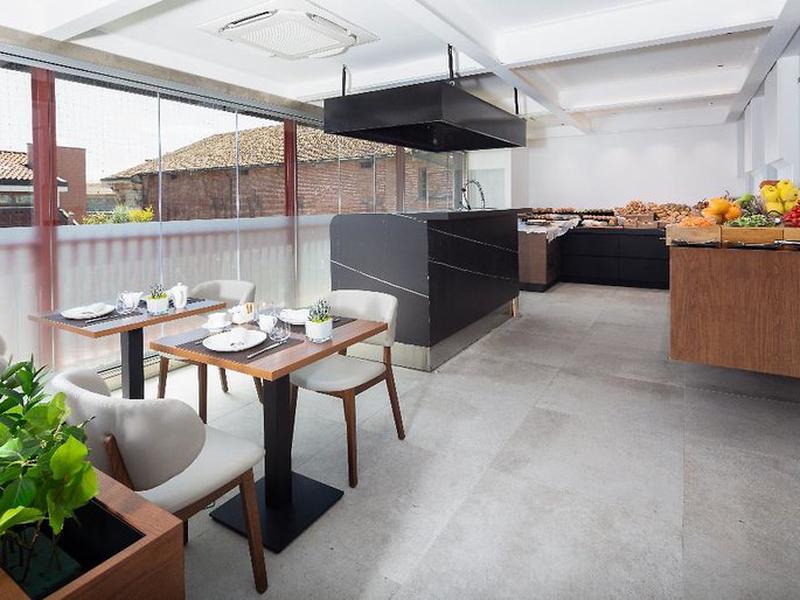 21663B3716FF7F0806E4AF3949904CA4