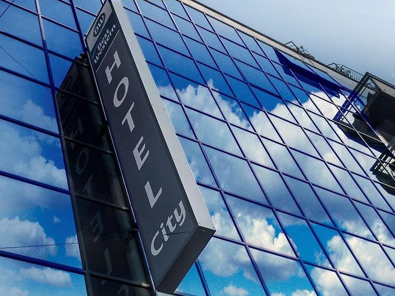 E8CD3A193AC2DC9800E1C9F4C8884AD8