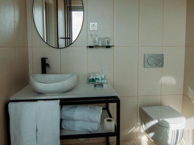 161ABEAA334DB9C6E92E003B6D9E04E9