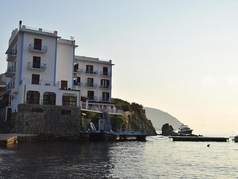 FFA062807645459CABBC295D77AC9700