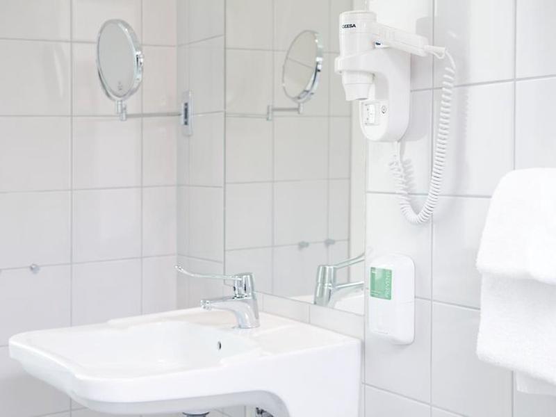 1FB10FABD94C37009269D5A87CC0B0EB