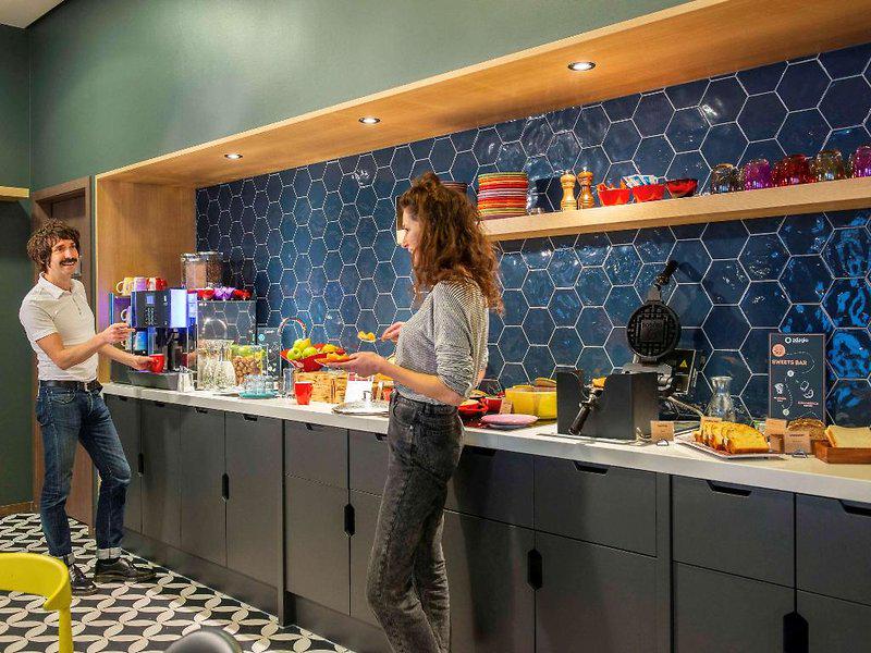 A6878FF6A6479A7FB9386EEB4F172603