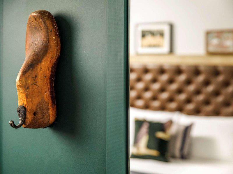 9353CFF0A672DE27D18286D222E2D628